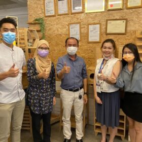 Top-Glove-Senior-Project-Team-visited-LG-Showroom